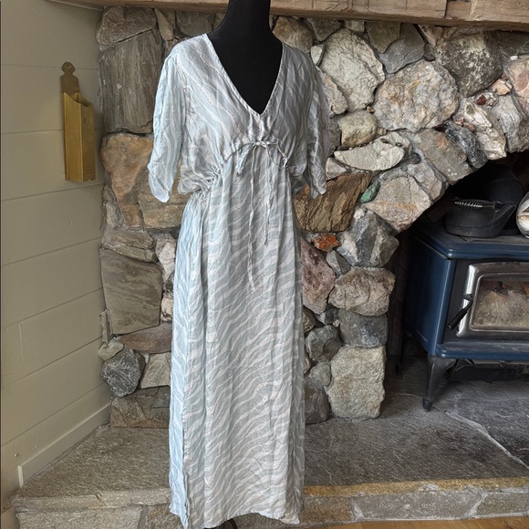 Reistor The Beach to Bar Gray Zebra Striped Maxi Dress Size M/L - Picture 3 of 12